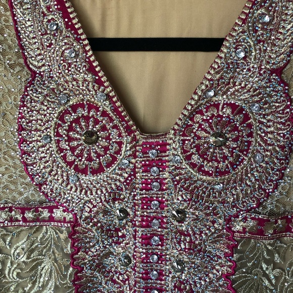 Paskistan Wedding Dress and Dupatta - Picture 5 of 8